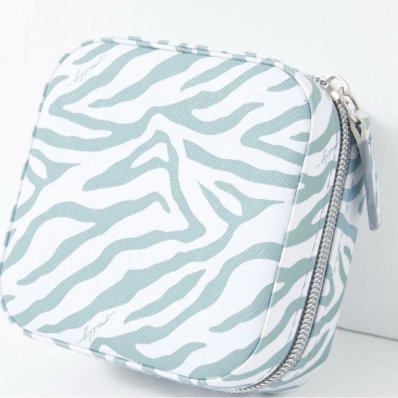 Milly Traveling Jewelry Organizer - Picture 3 of 8